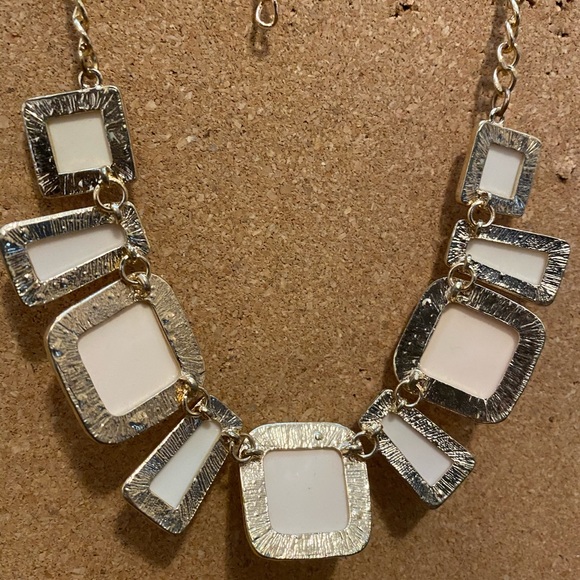 Light Peach Statement Necklace - Picture 5 of 6